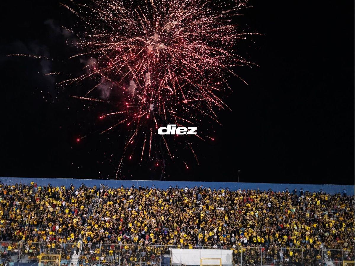 Amargura en Real España, el impresionante tifo, curioso beso que nadie vio y la locura de los hinchas del Xelajú