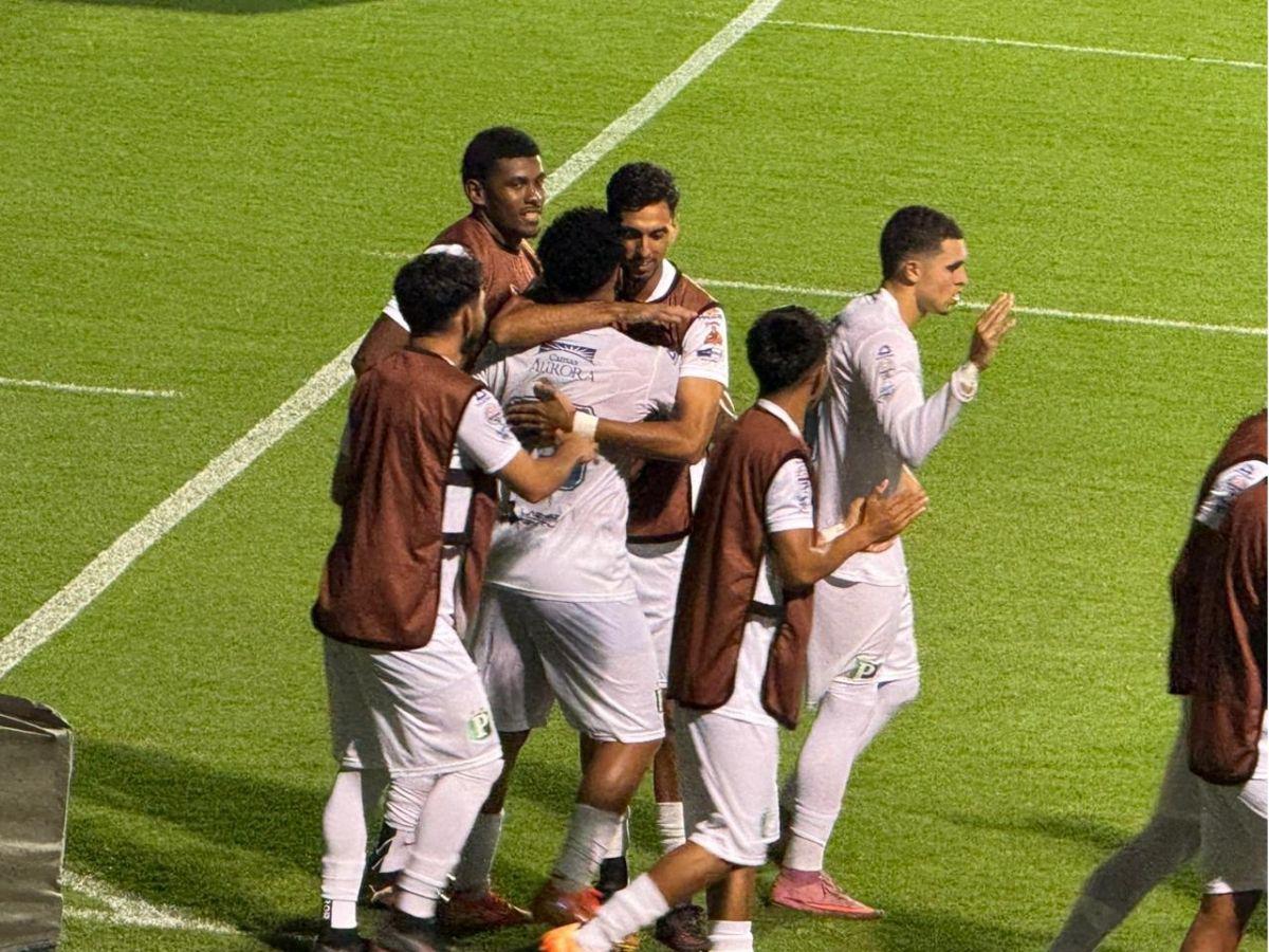 ¡Bochornoso! Las fotos de la tristeza del Motagua tras vergonzosa vapuleada ante Platense y Auzmendi volvió a Honduras