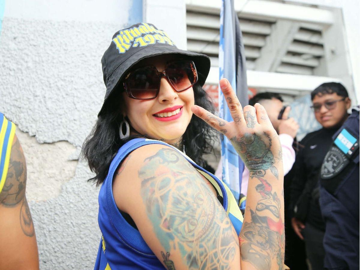 ¡Te vas a enamorar! Chicas bellas del Olimpia y América causan furor en el Estadio Nacional por Concacaf