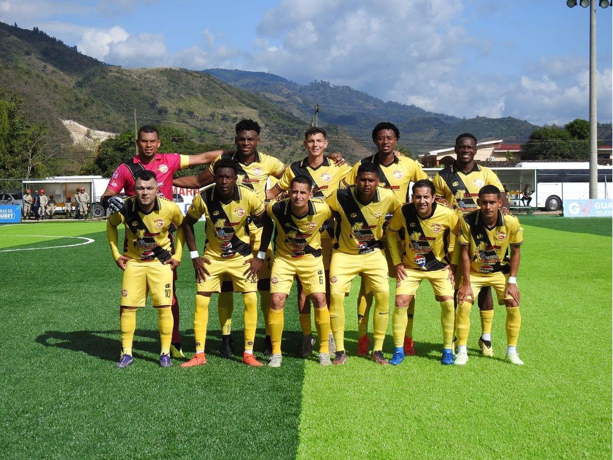 ¡Una mesa de billar! Las fotos que dejó el histórico choque Juticalpa-Génesis en el Estadio Óscar Peralta de Olancho