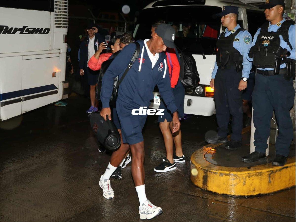 Hinchada de Olimpia inunda las calles del Nacional, dardo a Motagua y chicas cautivan en la previa del clásico