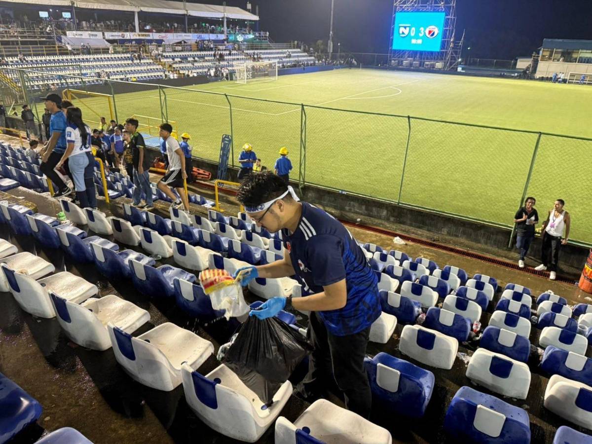 Japoneses le dan lección a la afición de Nicaragua por dejar el estadio como un chiquero tras goleada de Haití