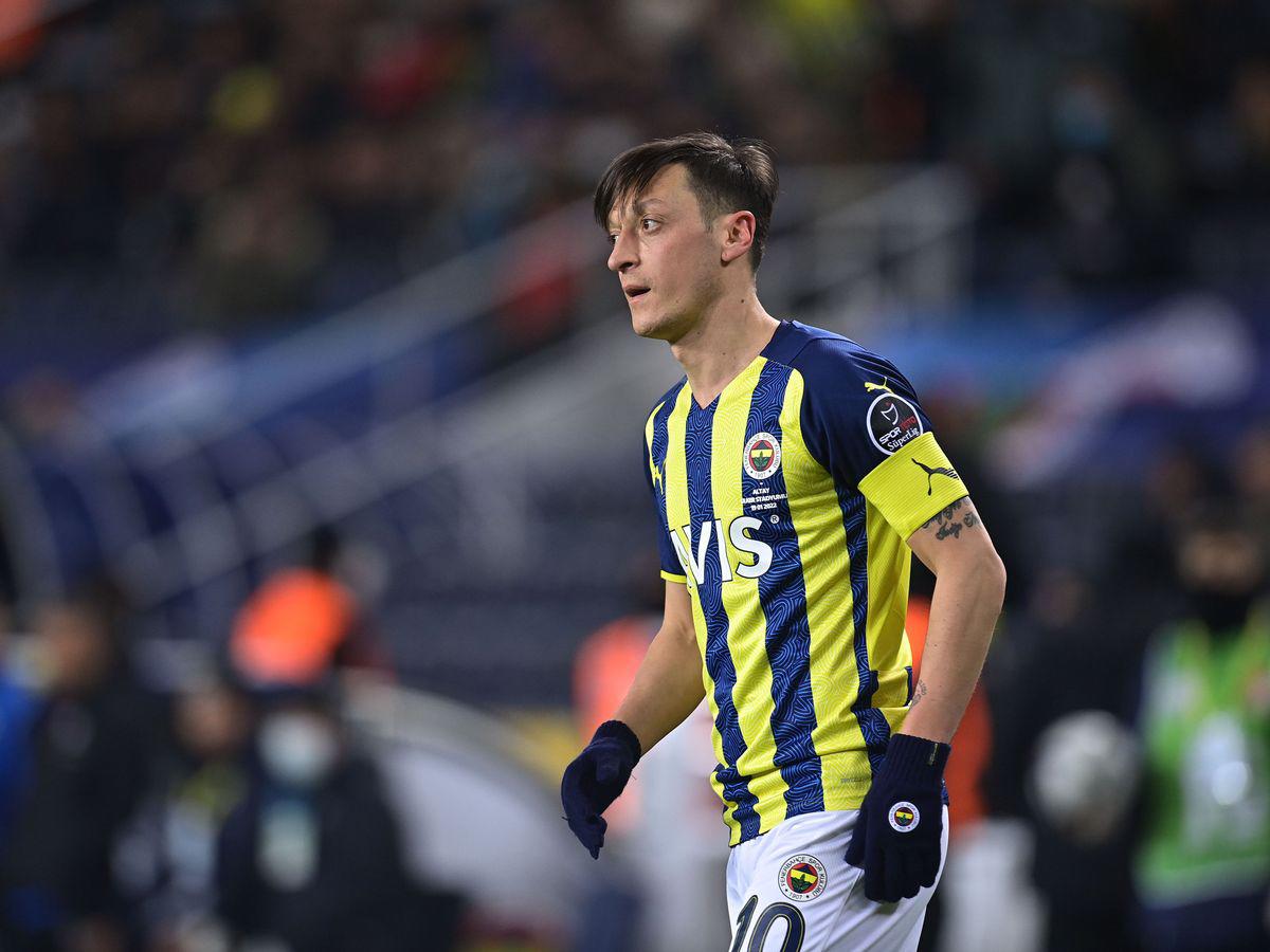 Locura en el mercado de fichajes: Real Madrid anuncia bajas, Barcelona le pone precio a este crack y PSG confirma salida