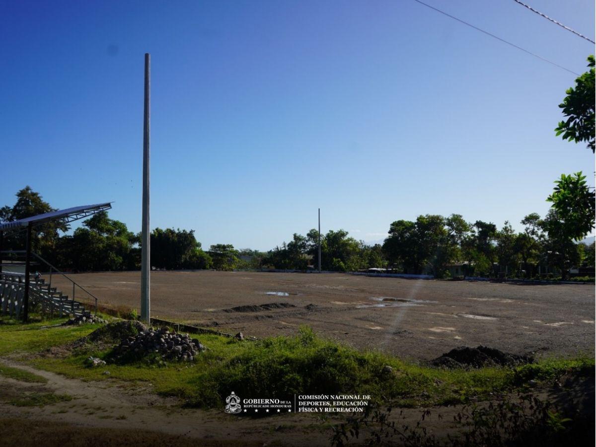 ¡A toda marcha! Condepor acelera proyectos de canchas de fútbol en municipios del departamento de Atlántida