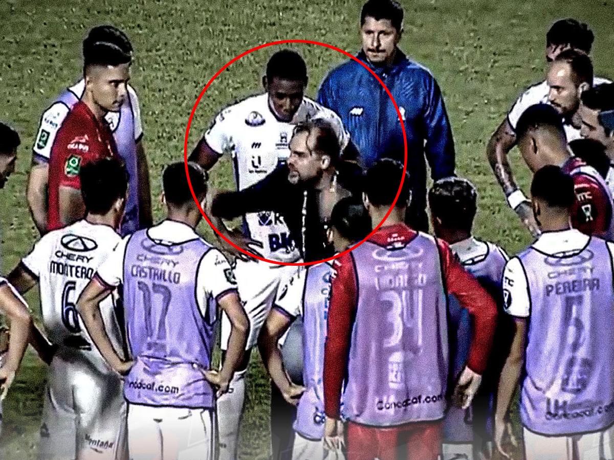 Carevic y su tremendo enfado con los jugadores del Cartaginés al mediotiempo contra Motagua, ¿qué pasó?