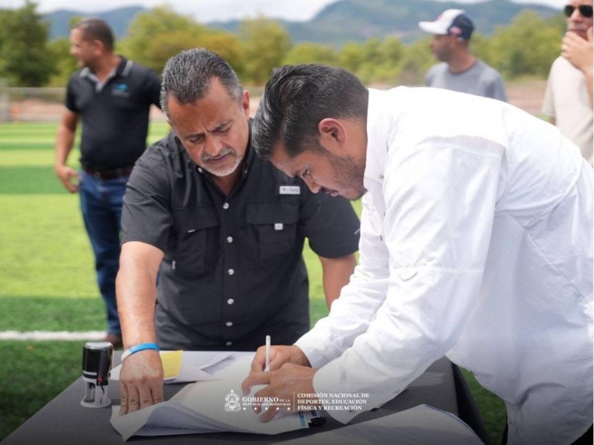 Condepor inaugura moderna cancha sintética en reconocido municipio de Olancho