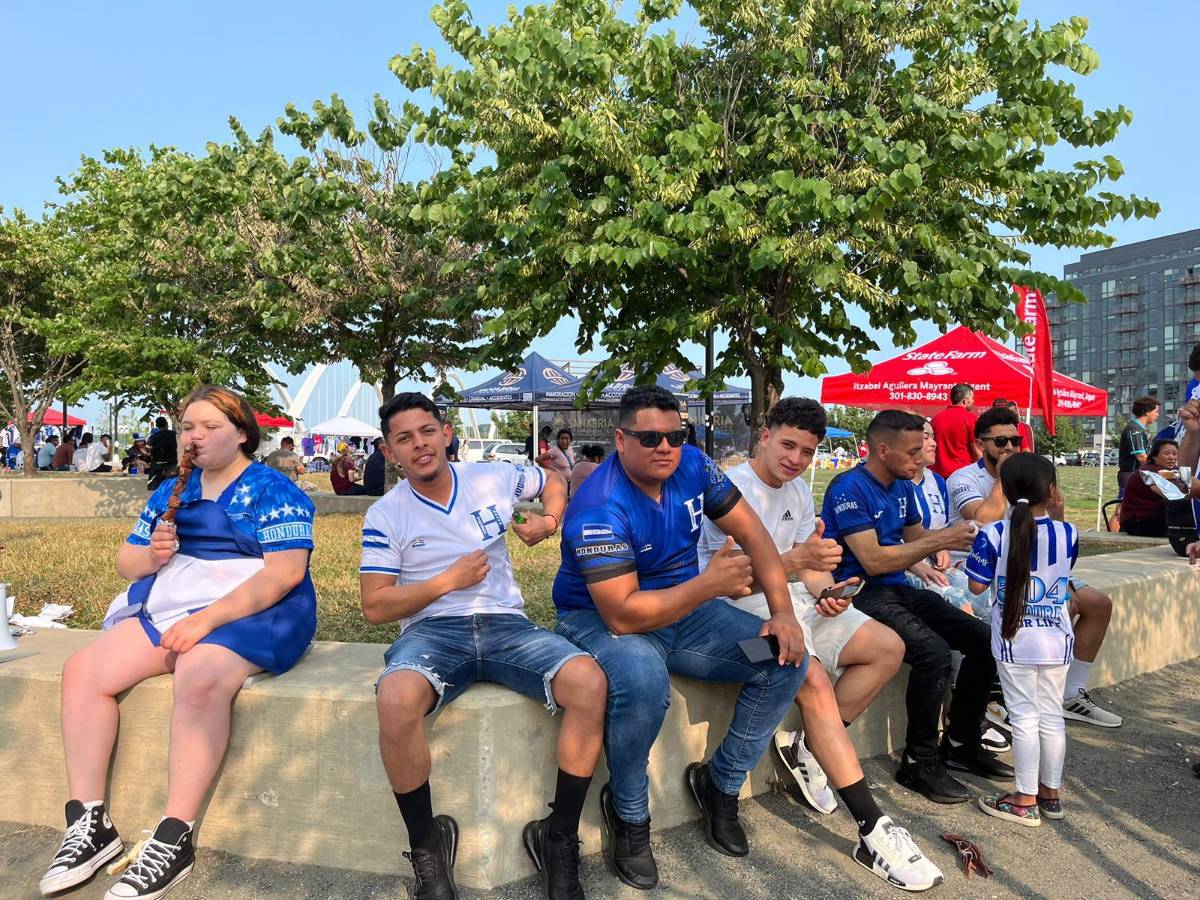 ¡Fiesta catracha! Bonito ambiente en el Audi Field en Washington para el Honduras vs Venezuela