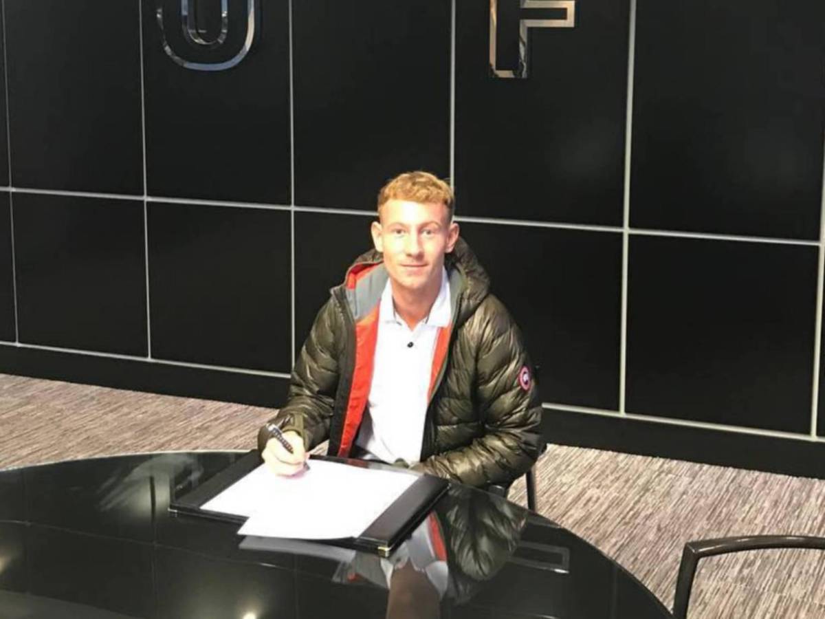 Murió el día de su cumpleaños; la tragedia invade al fútbol británico: ¿qué se sabe sobre el jugador?