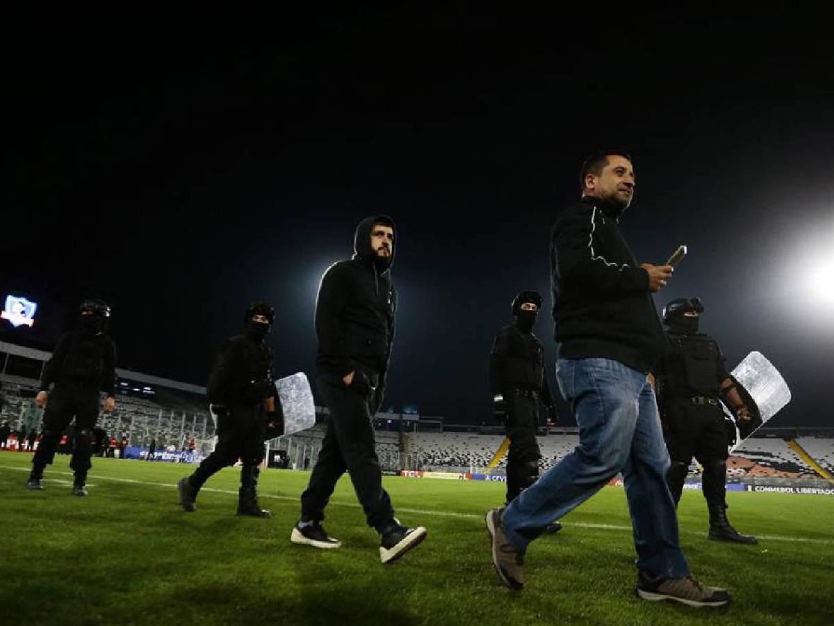 La decisión de Conmebol con Colo Colo, el mensaje de FIFA y la reacción de Vidal ¿Cuántos muertos hay tras la tragedia?