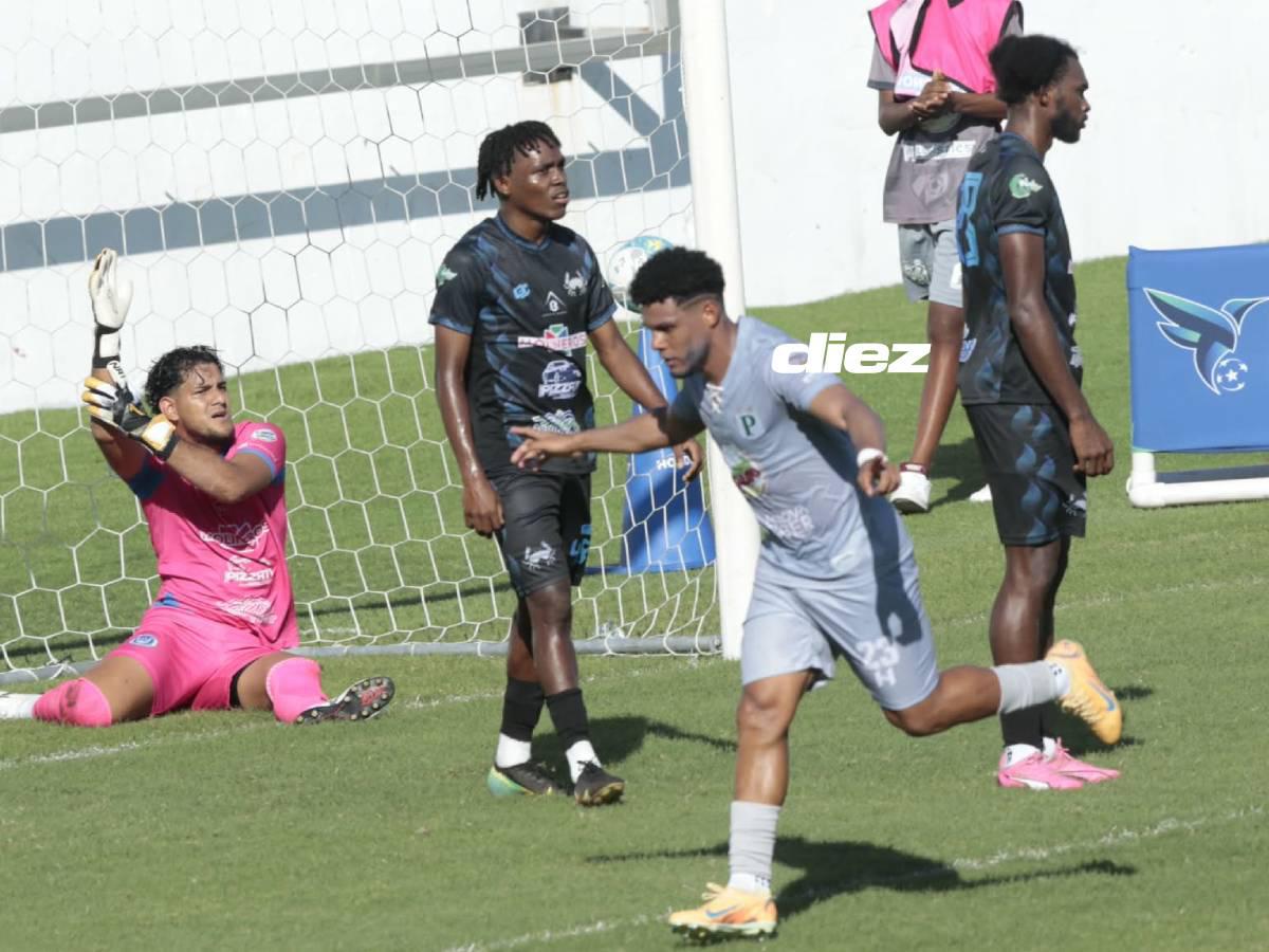 Meme Salinas celebrando su primer gol en el torneo Clausura. Foto Neptalí Romero.