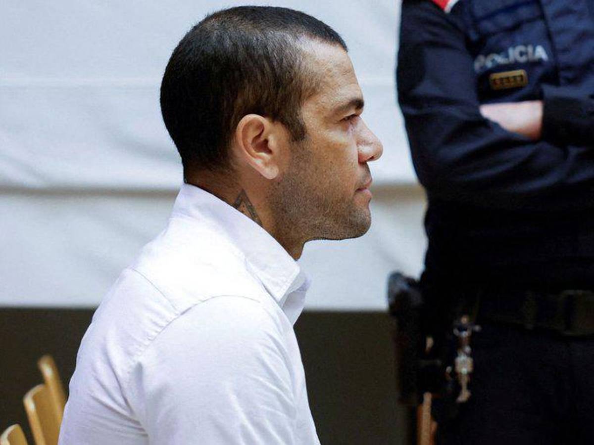 Dani Alves queda en libertad tras delito de violación: la millonaria cifra que deberá pagar y la prohibición que tiene