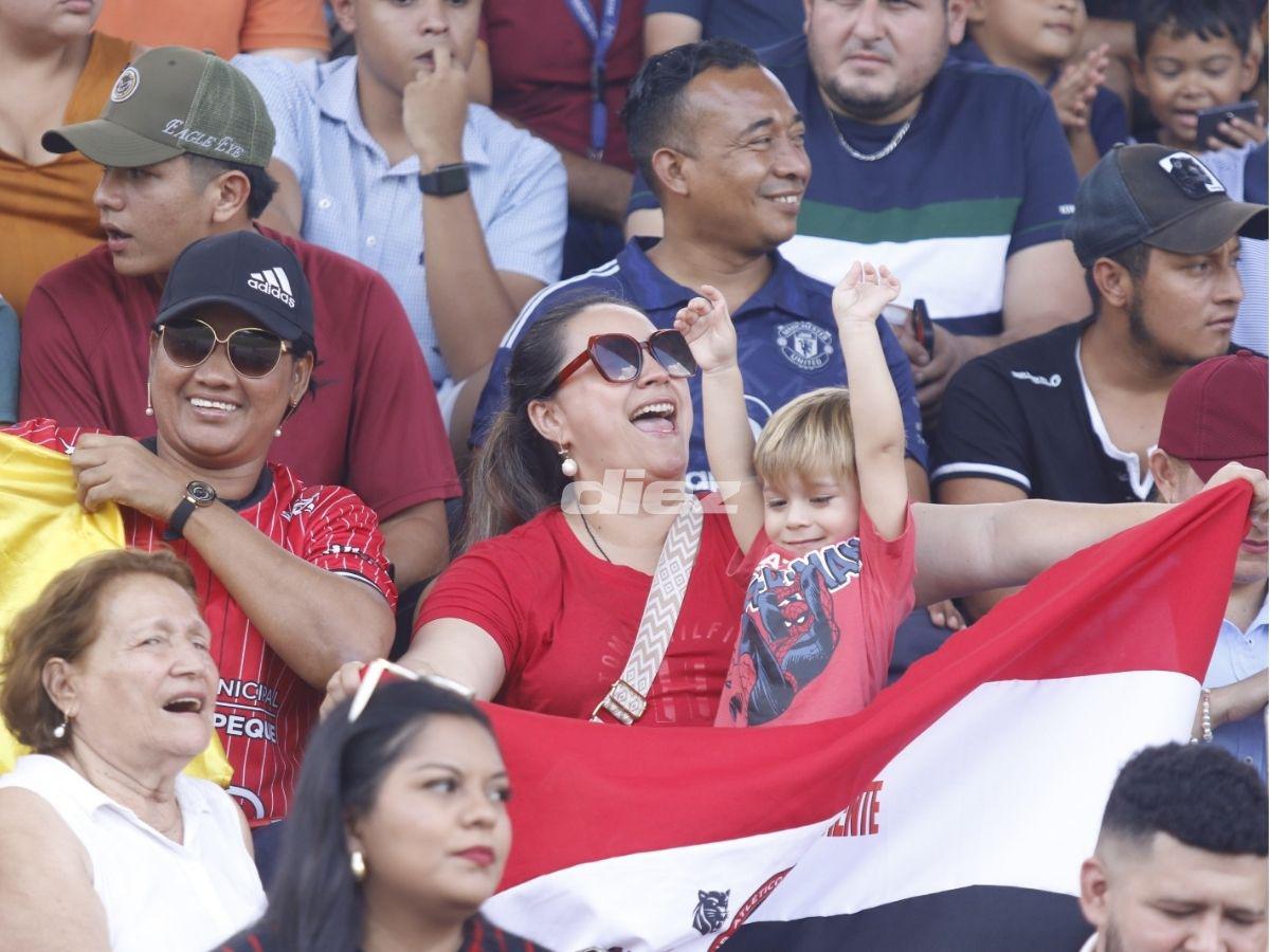 ¿Quién es la bella fotógrafa? Amargura del Independiente, llenazo en Siguatepeque, las 'creídas' y fiesta en el Choloma