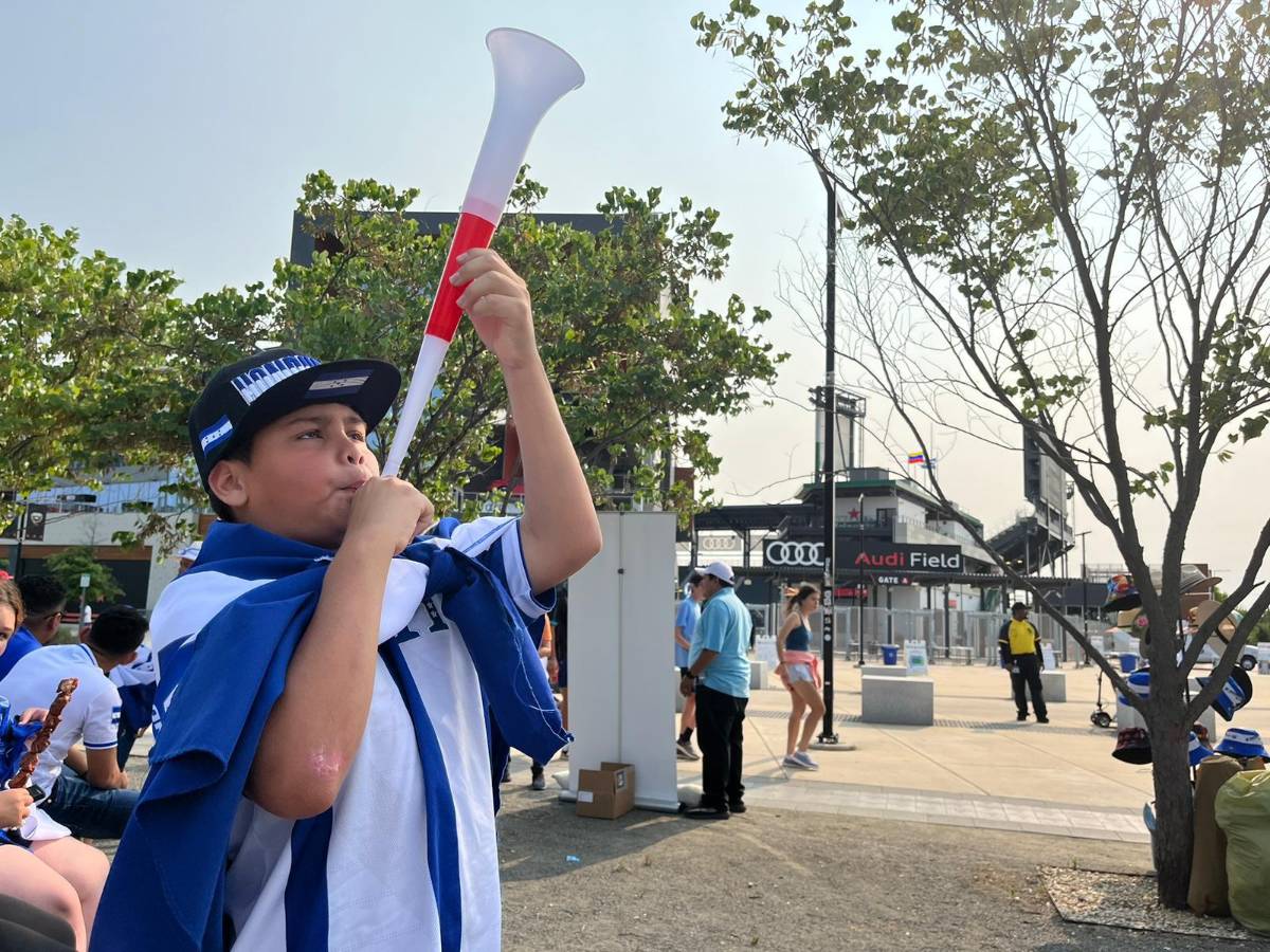 ¡Fiesta catracha! Bonito ambiente en el Audi Field en Washington para el Honduras vs Venezuela