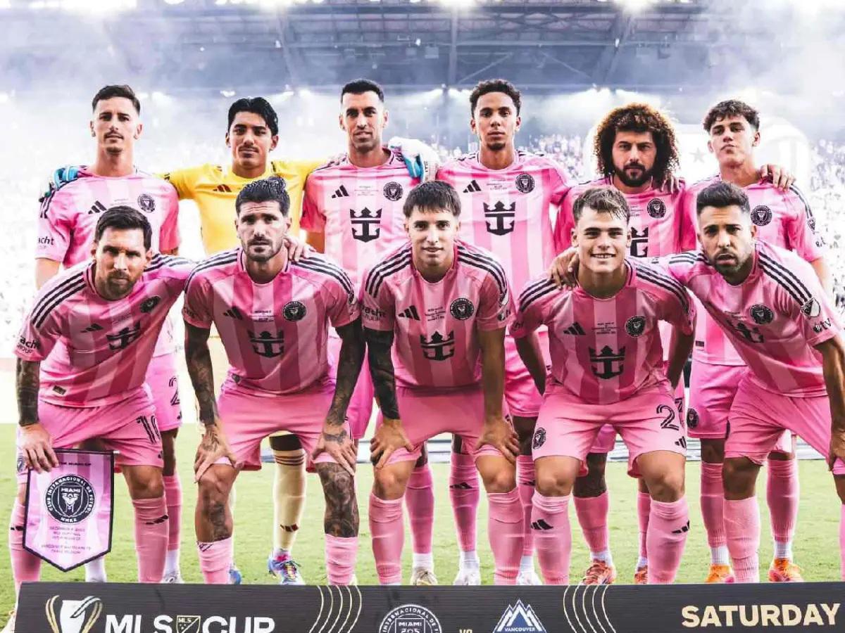 La despedida que les dio Messi a Jordi Alba y Busquets, el cruce que hubo con Müller y David Ruíz hace historia