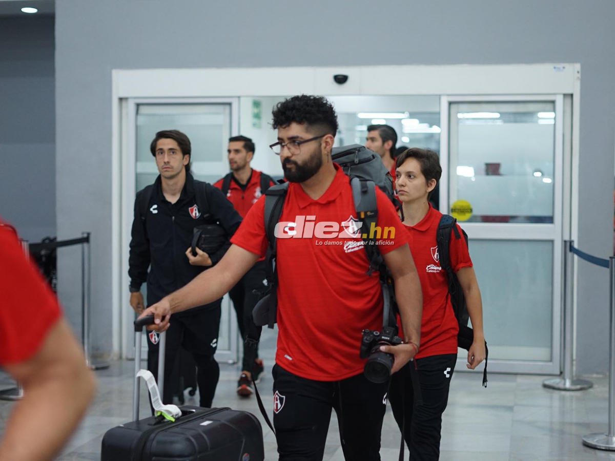 Atlas viene armado hasta los dientes, delegación de 50 y un sinfín de maletas, ¿quién es la linda periodista que encabeza?