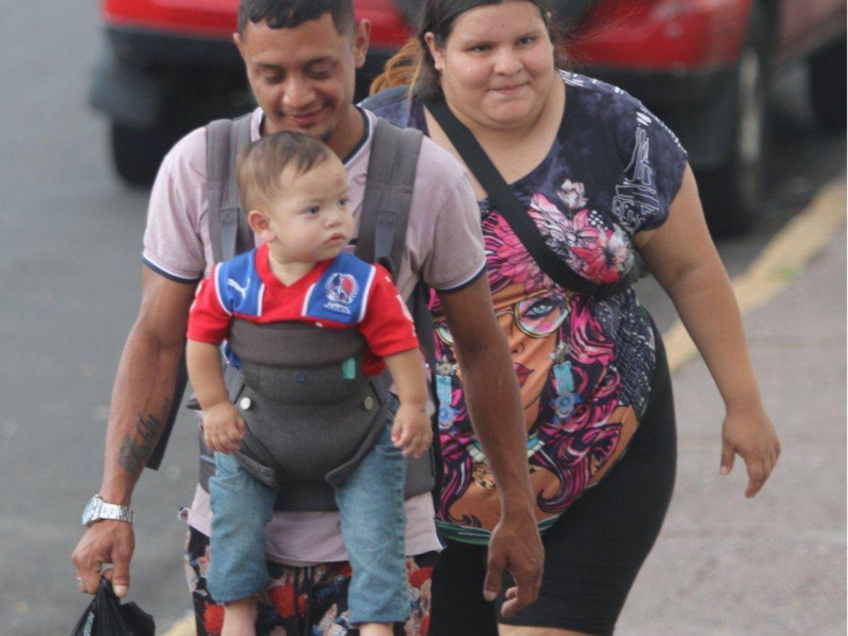 ¿Quién era la chica de verde? Derroche de bellezas en la previa del Olimpia-Motagua, ¡Bengtson fue sorprendido!
