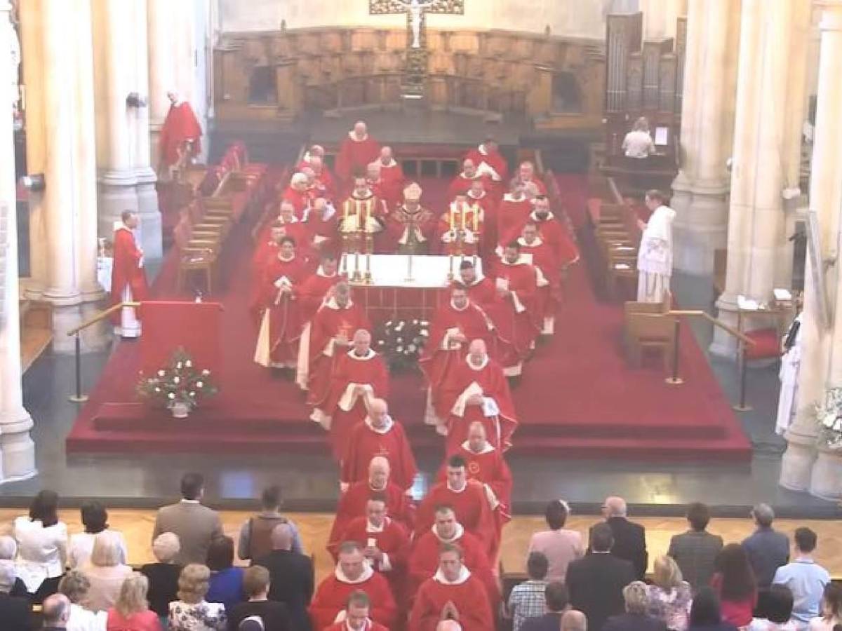 De jugar en el United a sacerdote: así cambió su vida y este fue su salario de futbolista: “a veces somos infelices”