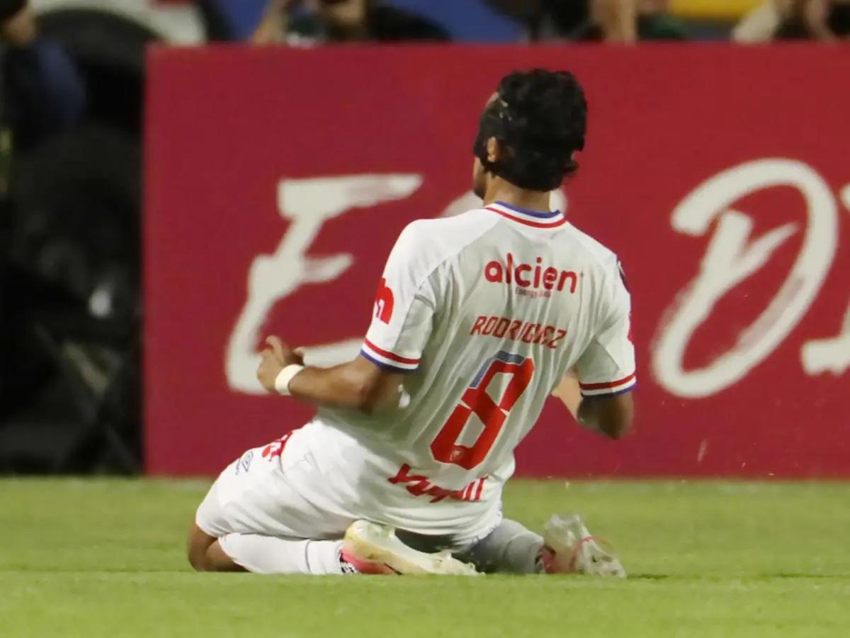 Gesto de Edwin con Chirinos, la pelea del Firpo con ellos y el abrazo de Espinel