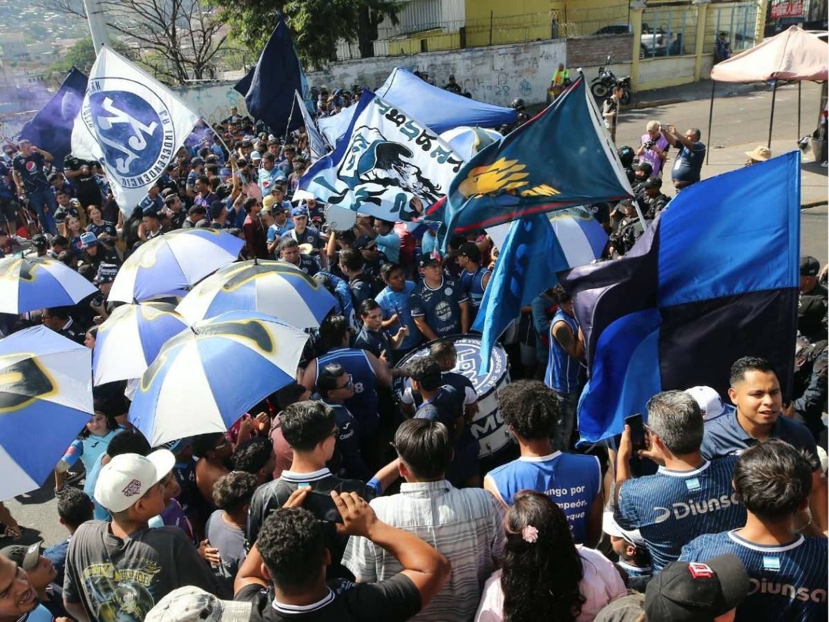 Infierno azul en el Nacional, famosos captados y la fiesta del Motagua en la final