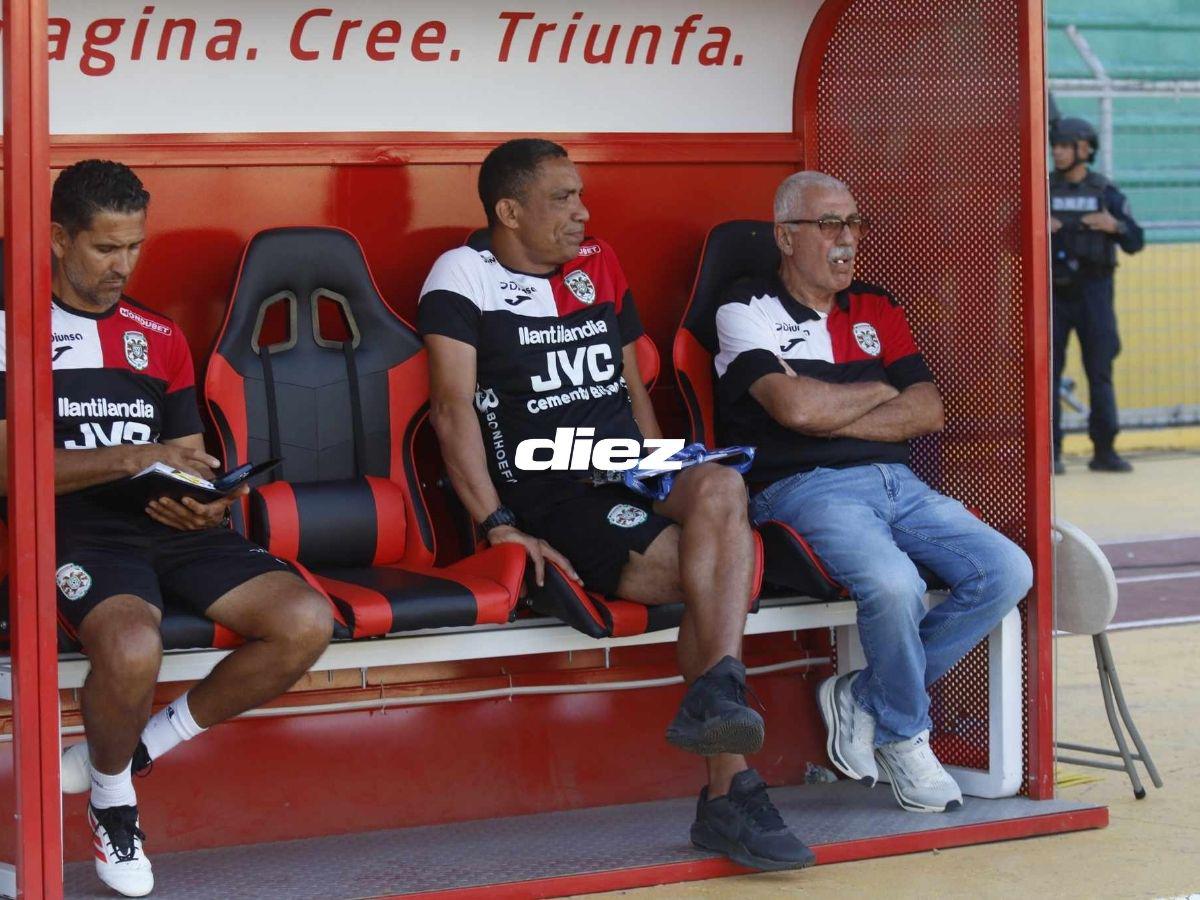 Rabia en Real España, insólita pancarta, derroche de bellezas y desenfreno en Marathón tras barrer a La Máquina en el clásico