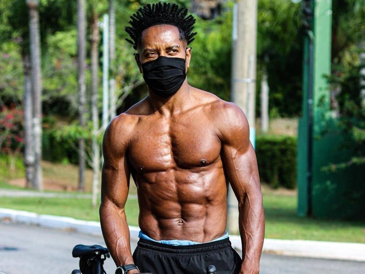 Jugó para Bayern Múnich y Real Madrid y así luce a sus 49 años: asegura que es más fuerte que Cristiano Ronaldo