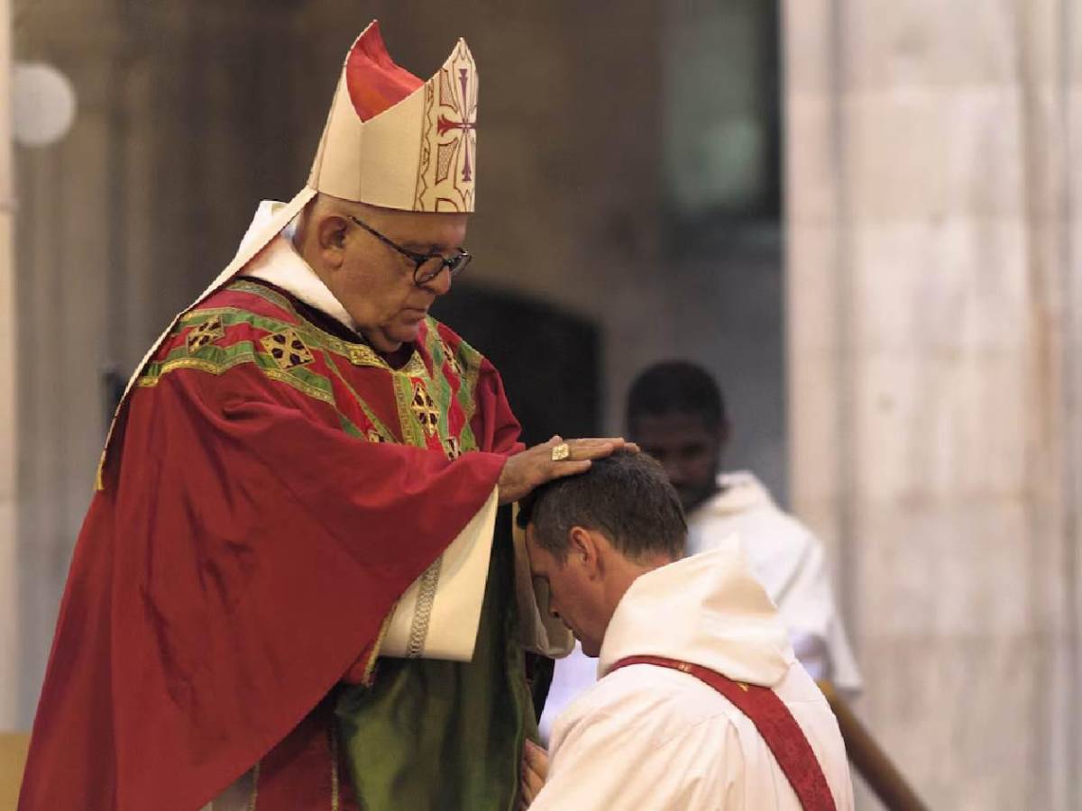 De jugar en el United a sacerdote: así cambió su vida y este fue su salario de futbolista: “a veces somos infelices”