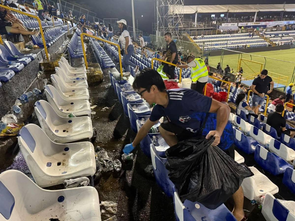 Japoneses le dan lección a la afición de Nicaragua por dejar el estadio como un chiquero tras goleada de Haití