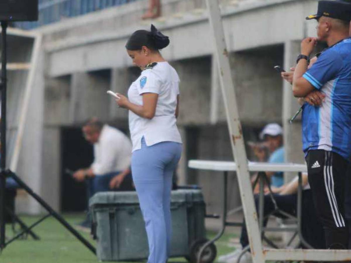 Mujer policía causa furor, promesa de Olimpia sorprende y Benguché responde insulto en el estadio Rubén Deras
