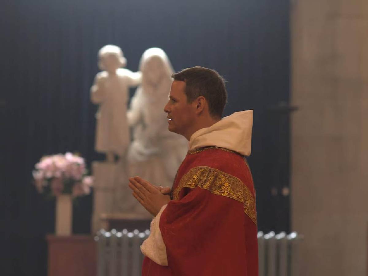 De jugar en el United a sacerdote: así cambió su vida y este fue su salario de futbolista: “a veces somos infelices”