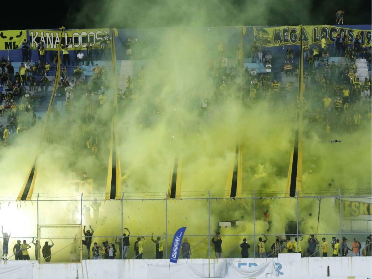 Bronca de aficionados con jugador de Real España afuera del Estadio Morazán y futbolistas aurinegros rompen en llanto