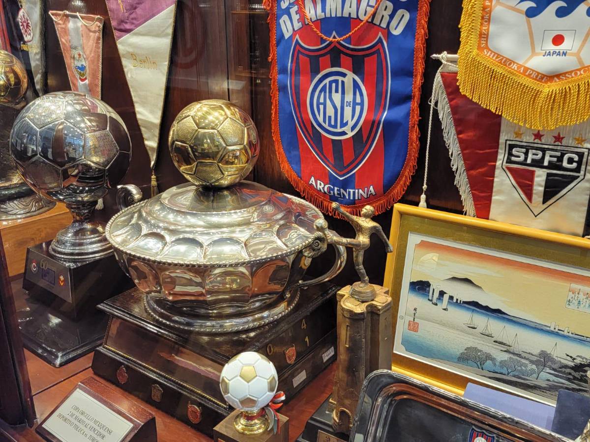 Olimpia y Carlos Pavón relucen en las vitrinas: así es el histórico y hermoso museo del Toluca en el Nemesio Diez