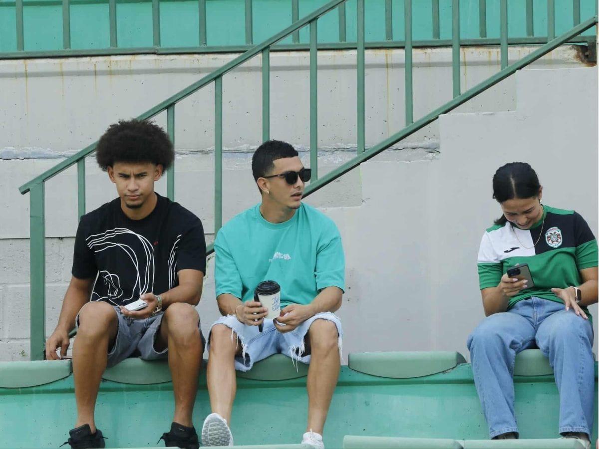 ¿Quién era la guapa de lentes verdes? Marathón pule el Yankel en su centenario y el ambientazo en el clásico de las Emes