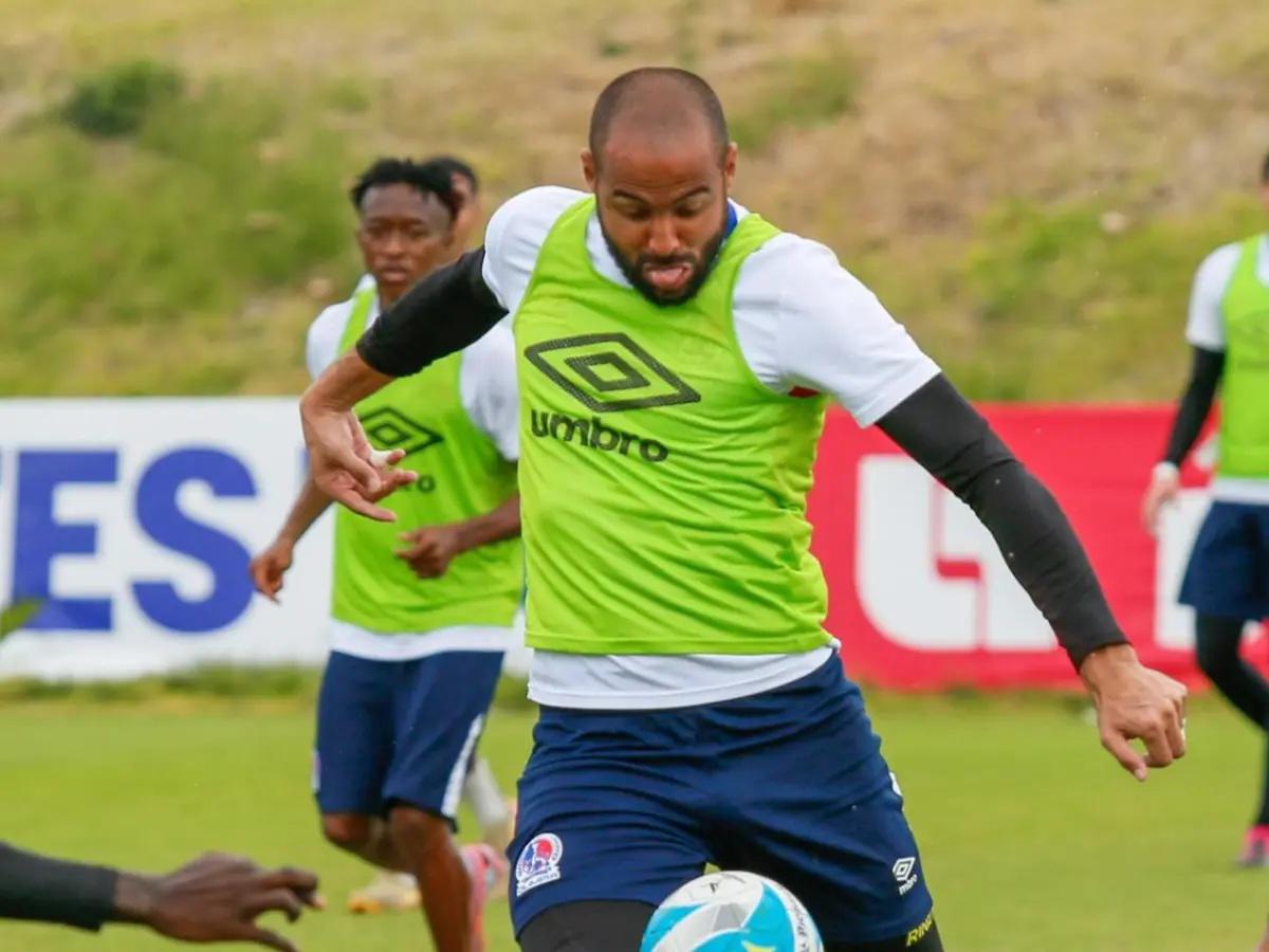 Edrick Menjívar revela la razón por la que no fichó por Peñarol y el altercado que tuvo con Carlos Prono: Ya no tenemos relación