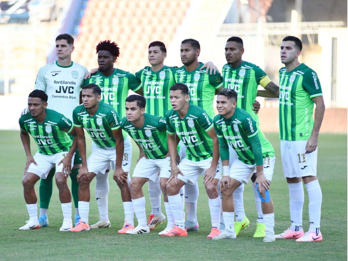 ¡Golpes y heridos! Así fue el zafarrancho de la barra del Motagua en sol norte del Estadio Nacional