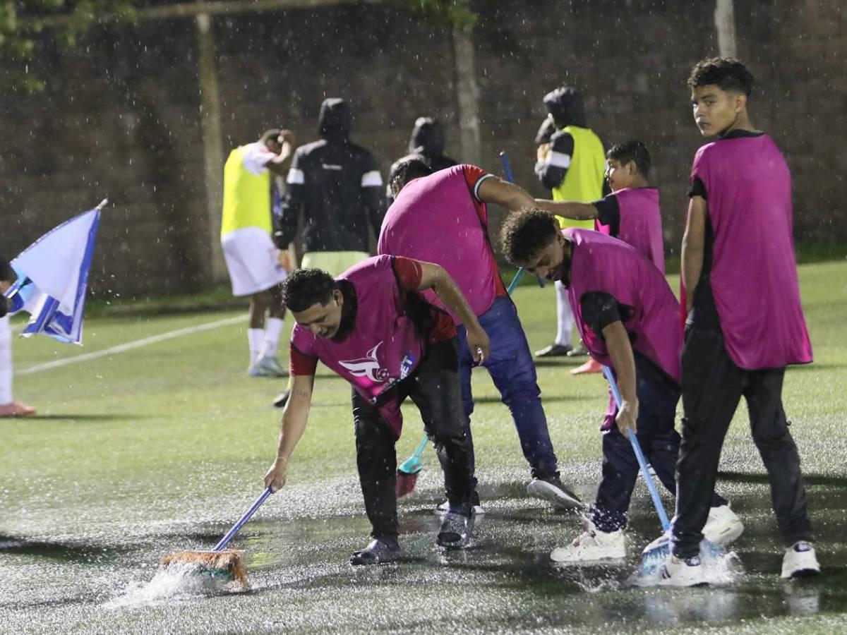 La polémica jugada de Olimpia que reclama Patón, diluvios en los estadios y las bellas modelos que se mojaron en Choluteca