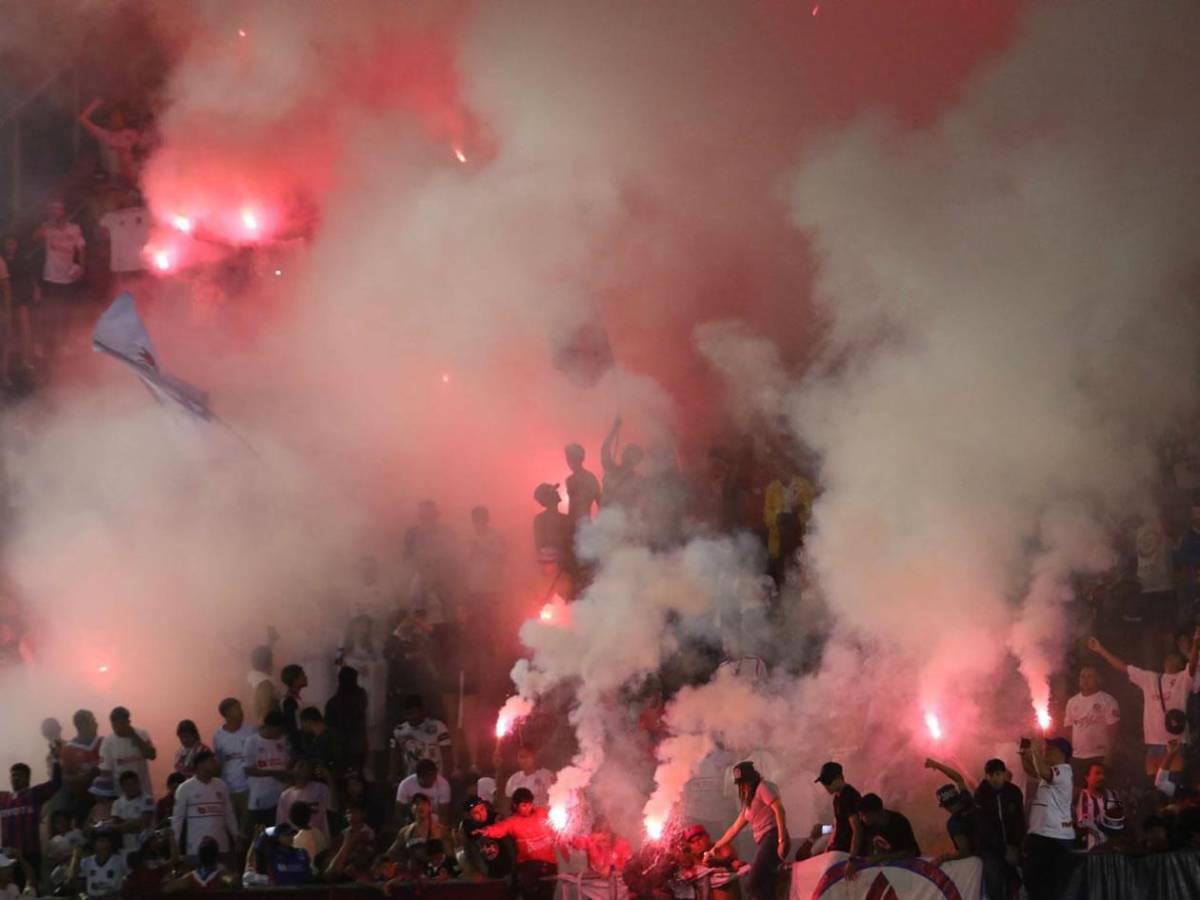 La polémica jugada de Olimpia que reclama Patón, diluvios en los estadios y las bellas modelos que se mojaron en Choluteca