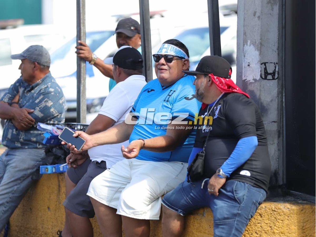 Ambientazo en el Nacional: Famosos, señor cautiva con curioso gorro y chicas enamoran en el Honduras-Jamaica