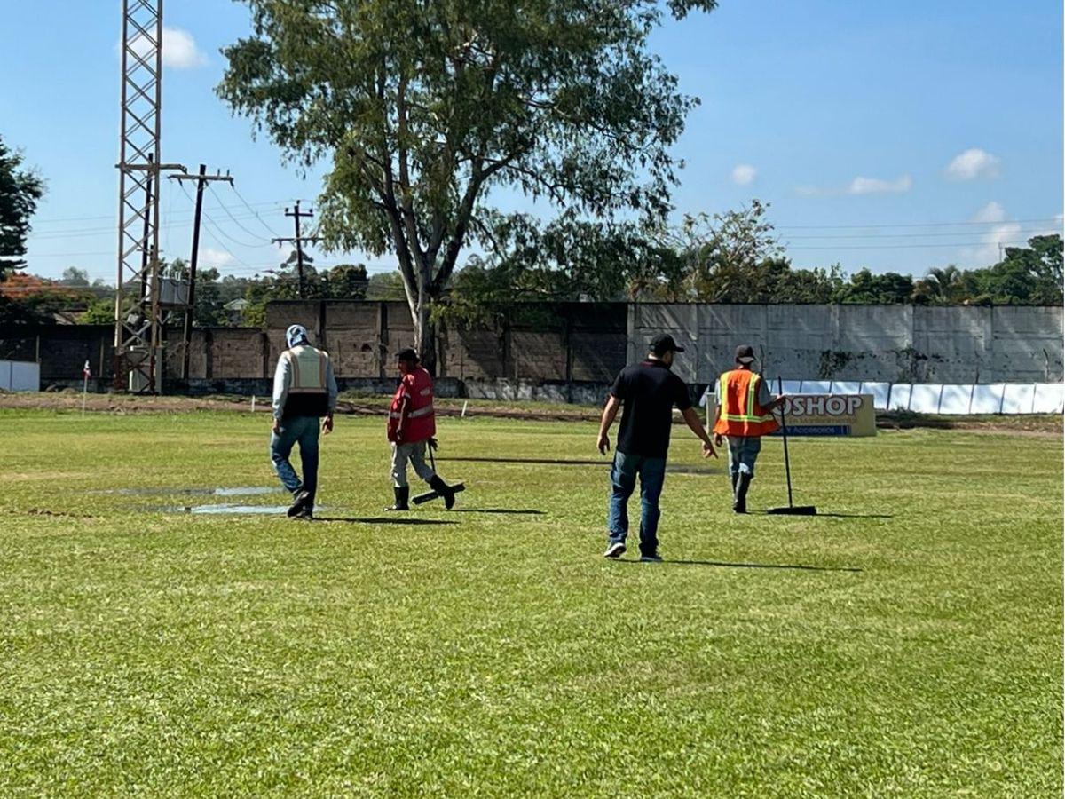 ¡Hoy se juega la finalísima de ida! Así está la grama del Estadio Roberto Martínez tras torrencial aguacero