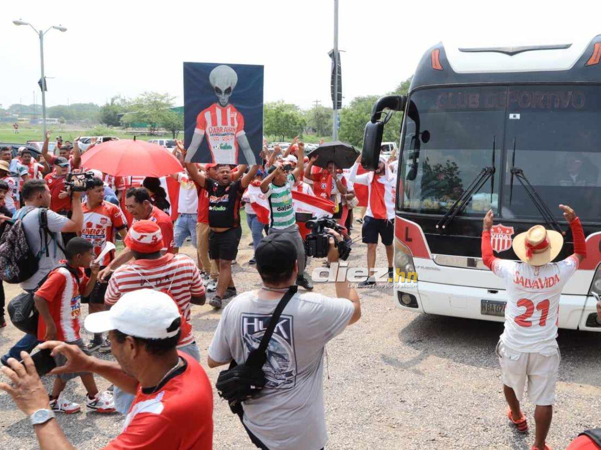 Los hinchas del “Rojo” invadieron el estadio Emilio Williams de Choluteca. FOTO: Esaú Ocampo.