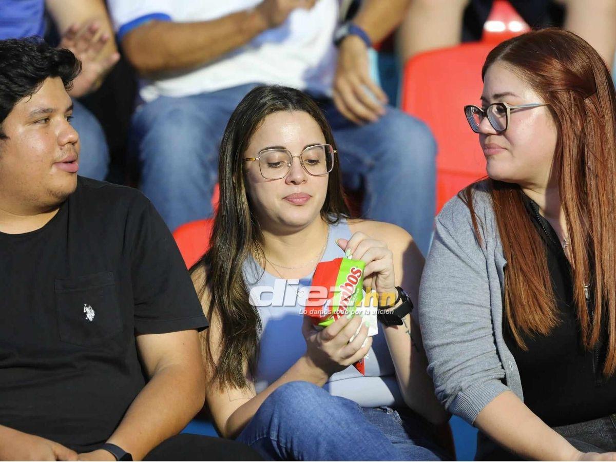 ¡Derroche de bellezas en el Nacional! Las lindas chicas que engalanaron la previa del Honduras vs Trinidad y Tobago