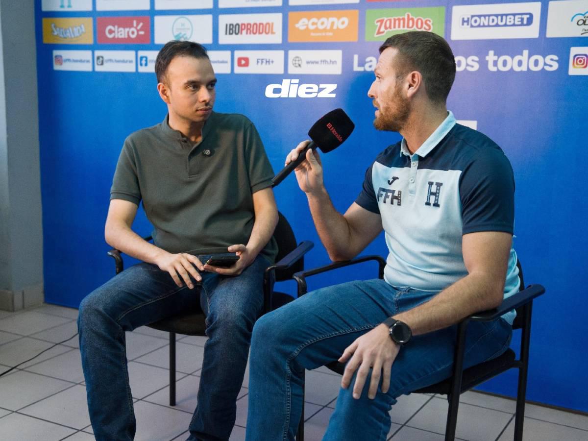 Sergio Rivera, periodista de DIEZ, en entrevista con el técnico español Cristian Aleza. Foto Linda Kasbohrer.