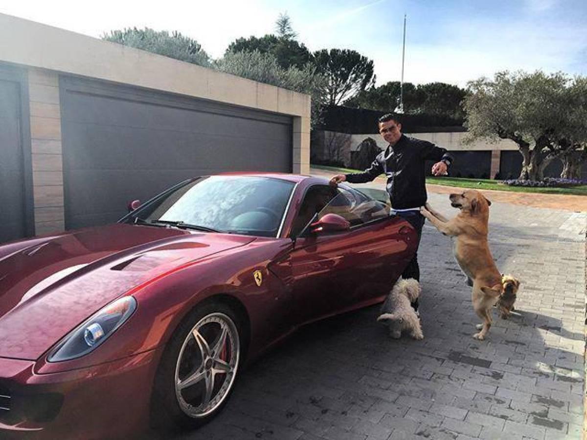 ¡Georgina le regaló una joya más! Asciende la impresionante colección de carros de Cristiano Ronaldo: un garaje galáctico