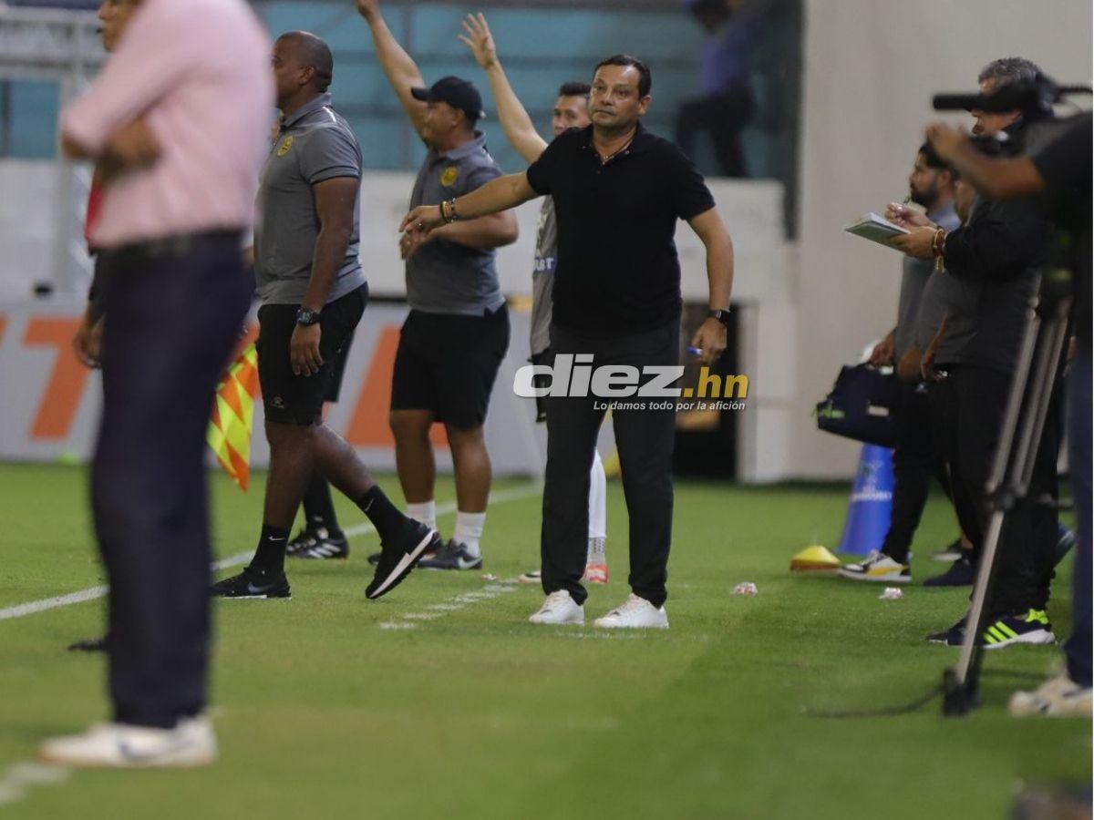 Afición del Real España sorprende con gigantesca manta, Blackburn silenció el Morazán y las bellas chicas