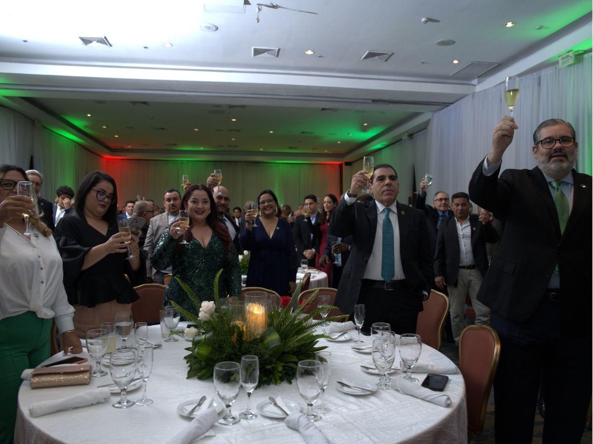 ¡Para ponerse de pie! Marathón festejó su centenario con una cena inolvidable con figuras, leyendas y campeones