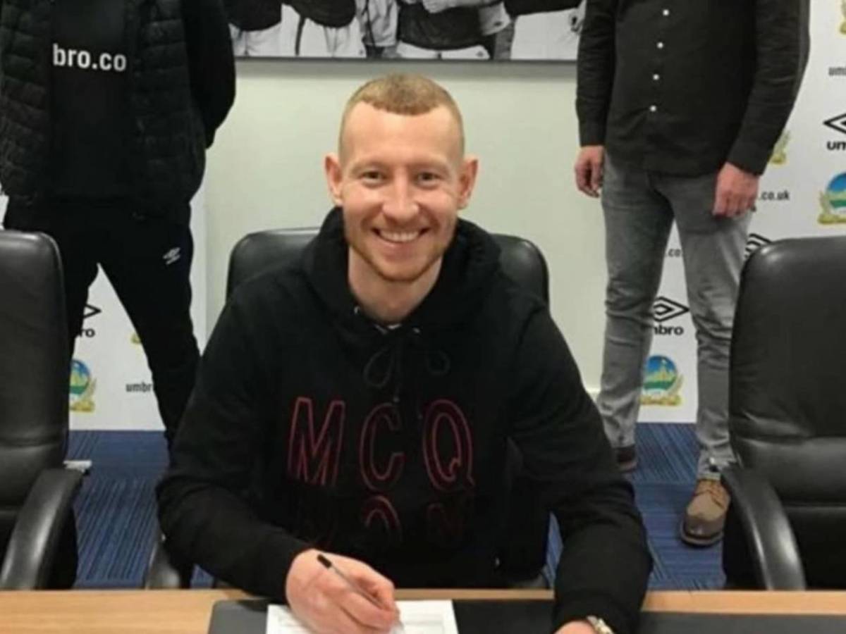 Murió el día de su cumpleaños; la tragedia invade al fútbol británico: ¿qué se sabe sobre el jugador?