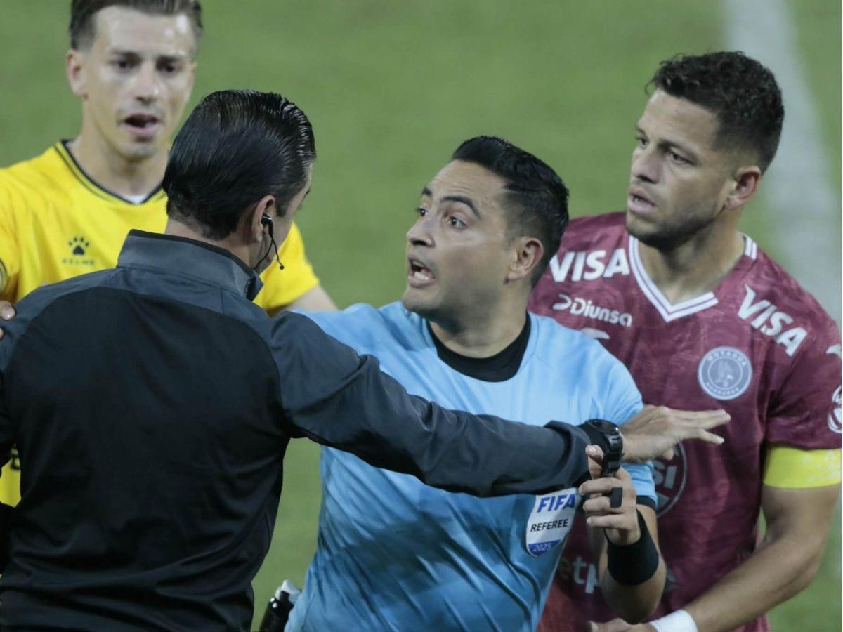 Zafarrancho entre Real España-Motagua, chica del ciclón enamora, argentino sorprende y el frío se apoderó en el Morazán