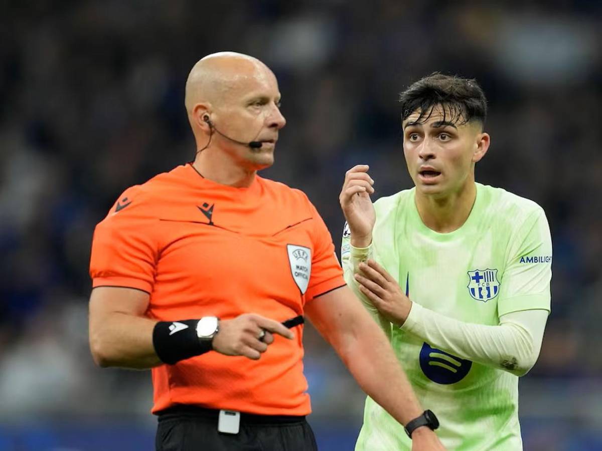 El árbitro que eliminó al Barcelona de Champions se burla de Pedri y envía rotundo aviso: Son ridículos