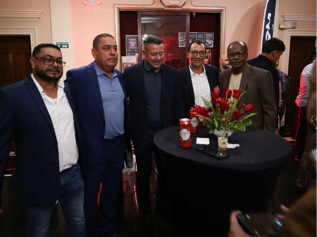 Bellezas, futbolistas y técnicos nominados: Así se vivió la previa de la gala de los Premios Diez en el Teatro Manuel Bonilla