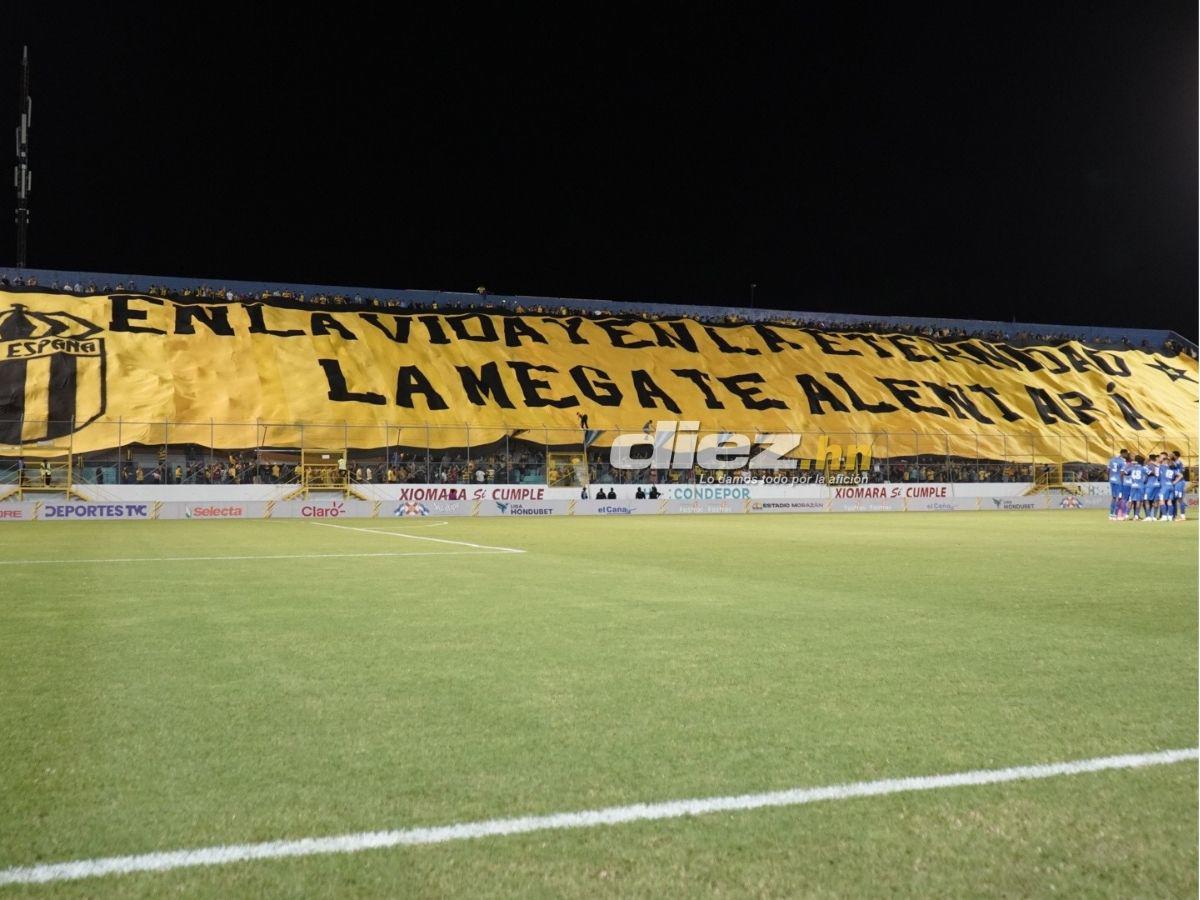 Afición del Real España sorprende con gigantesca manta, Blackburn silenció el Morazán y las bellas chicas