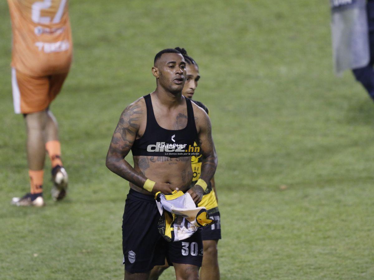 No se vio en TV: La bronca de Carlos Small, tristeza en Real España, locura de Rony Martínez y las hermosas policías en el Olímpico